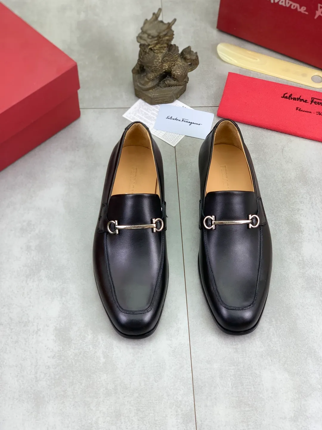 Men's Men's Shoes 💰P560💰[New Style] Water-dyed Niuli 🆘[Salvatore Ferragamo] Ferragamo's latest casual business leather shoes for men! Listed simultaneously! The fabric is made of specially imported original calfskin, the lining is made of imported water-dyed cowhide, and the original combination outsole is absolutely luxurious and leads the fashion trend. Matching code: 39-44 (45 46 customized) 2️⃣ colors available